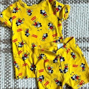 Gap Disney pajamas Mickey Mouse size 5